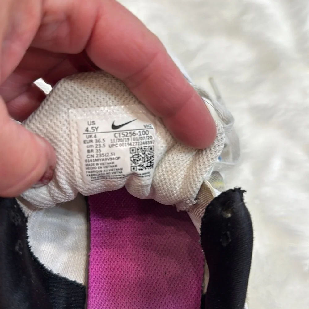 Nike downshifter running shoe US 4.5 Y